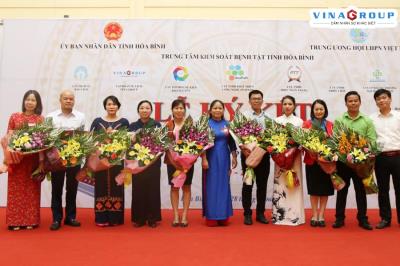 Hoạt động cộng đồng - hỗ trợ nhà tình thương cho cộng đồng dân tộc thiểu số tỉnh Hòa Bình